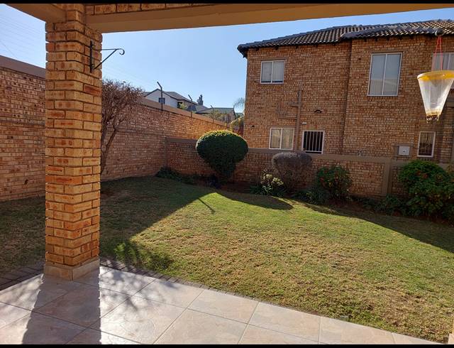 3 BEDROOM SECTIONAL TITLE RENTED IN NORTH RIDING